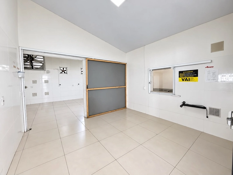 332 m² de espaço amplo e versátil em Brusque confira descrição efotos: 20ª foto da galeria de imagens do imóvel