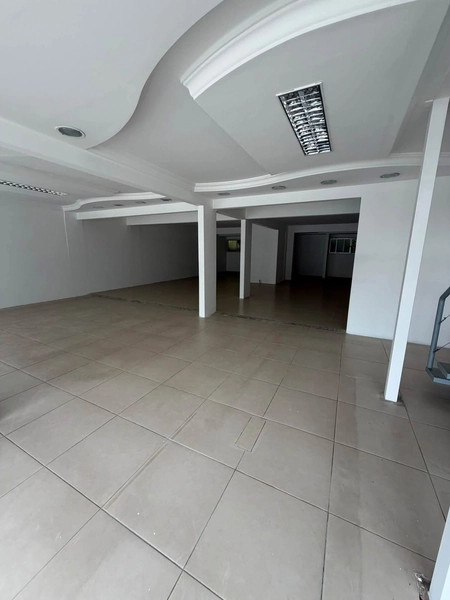 Sala Comercial(240m²)-Azambuja com estacionamento,agende sua visita!: 7ª foto da galeria de imagens do imóvel