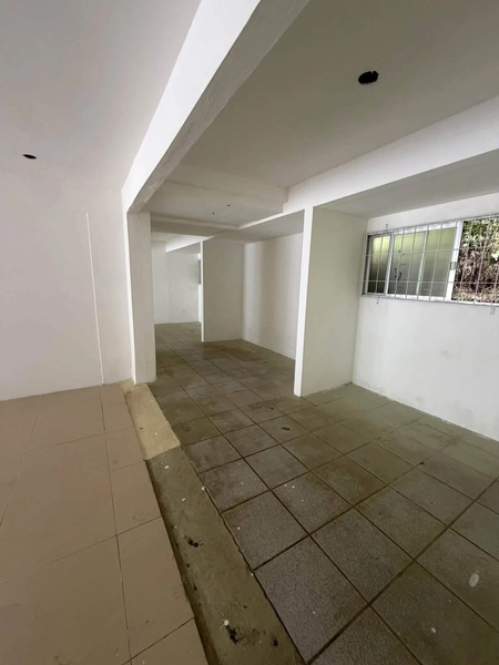 Sala Comercial(240m²)-Azambuja com estacionamento,agende sua visita!: 3ª foto da galeria de imagens do imóvel