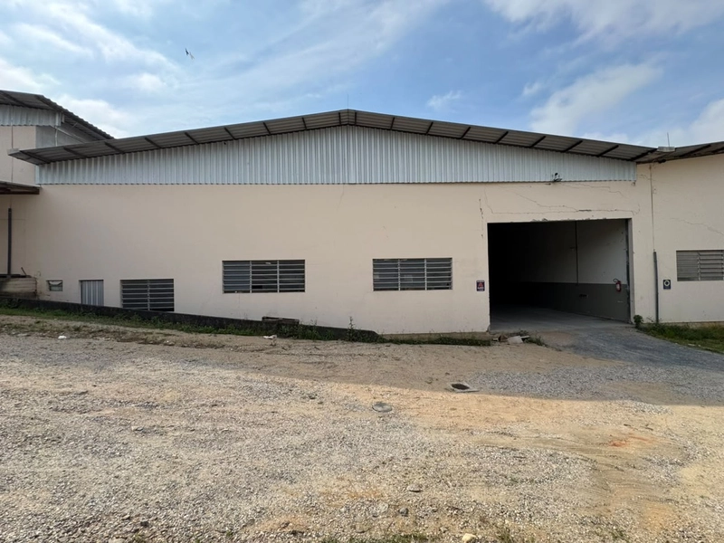 GALPÃO AMPLO ESPAÇO OPERACIONAL-LOCAÇÃO 570 m² -BRUSQUE – SC
