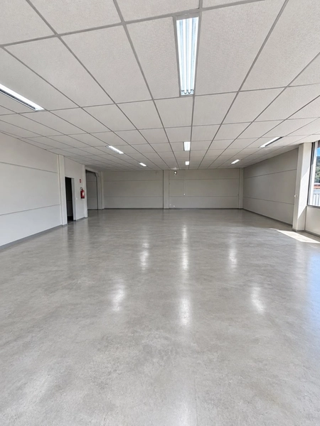 GALPÃO COMERCIAL(180M²),escritório em um bairro EXCELENTE!: 4ª foto da galeria de imagens do imóvel