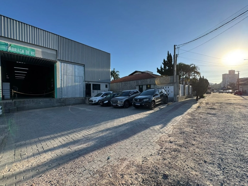 GALPÃO PARA LOCAÇÃO(313m²),com doca,amplo espaço!: 1ª foto da galeria de imagens do imóvel