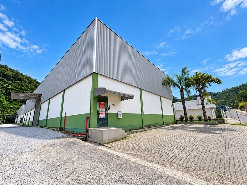GALPÃO PARA LOCAÇÃO(864m²),com refeitório prox.ao Centro de Brusque!: 1ª foto da galeria de imagens do imóvel