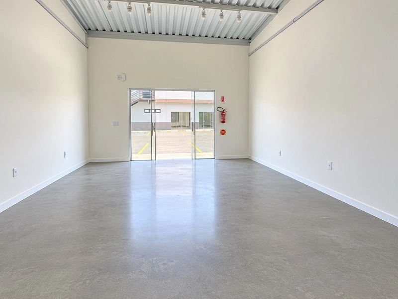 SALA COMERCIAL NO CENTRO II,amplo estacionamento,agende sua visita!: 12ª foto da galeria de imagens do imóvel