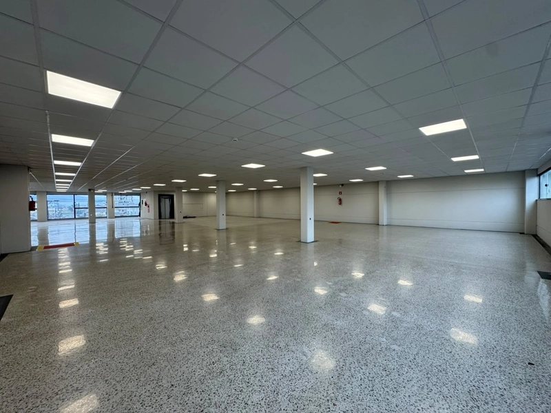 GALPÃO COMERCIAL(1147m²),COM DOCA,ELEVADOR PARA LOCAÇÃO EM BRUSQUE!: 15ª foto da galeria de imagens do imóvel