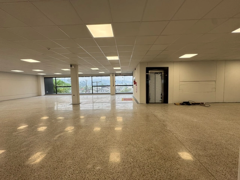 GALPÃO COMERCIAL(1147m²),COM DOCA,ELEVADOR PARA LOCAÇÃO EM BRUSQUE!: 13ª foto da galeria de imagens do imóvel