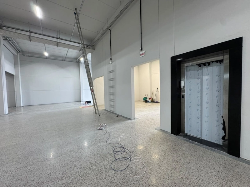 GALPÃO COMERCIAL(1147m²),COM DOCA,ELEVADOR PARA LOCAÇÃO EM BRUSQUE!: 21ª foto da galeria de imagens do imóvel
