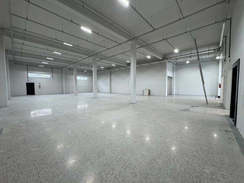 GALPÃO COMERCIAL(1147m²),COM DOCA,ELEVADOR PARA LOCAÇÃO EM BRUSQUE!: 23ª foto da galeria de imagens do imóvel