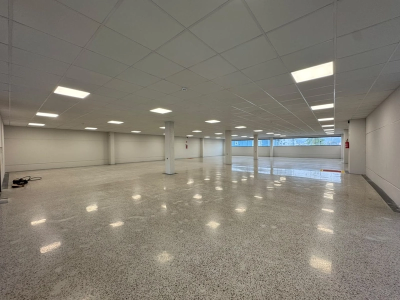 GALPÃO COMERCIAL(1147m²),COM DOCA,ELEVADOR PARA LOCAÇÃO EM BRUSQUE!: 17ª foto da galeria de imagens do imóvel