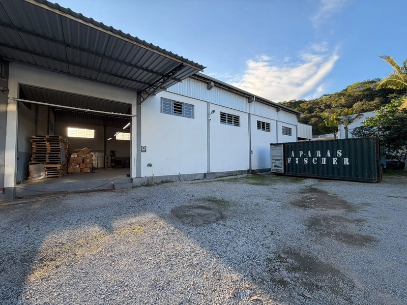 Galpão(375m²)energia trifásica,estrutura preparada área textil-Brusque