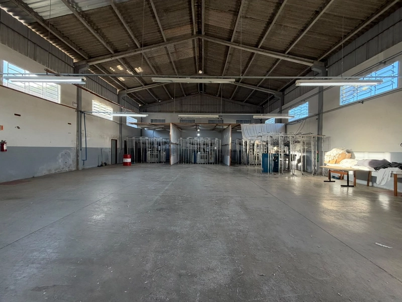 Galpão(375m²)energia trifásica,estrutura preparada área textil-Brusque: 2ª foto da galeria de imagens do imóvel
