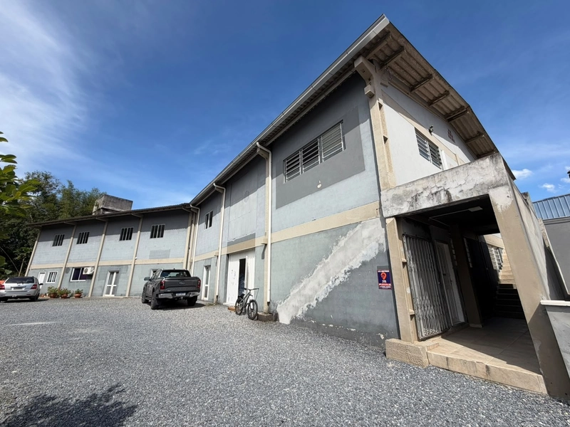 GALPÃO(200m²),PARA LOCAÇÃO,COM ELEVADOR CARGA E DESCARGA,EM BRUSQUE: 1ª foto da galeria de imagens do imóvel