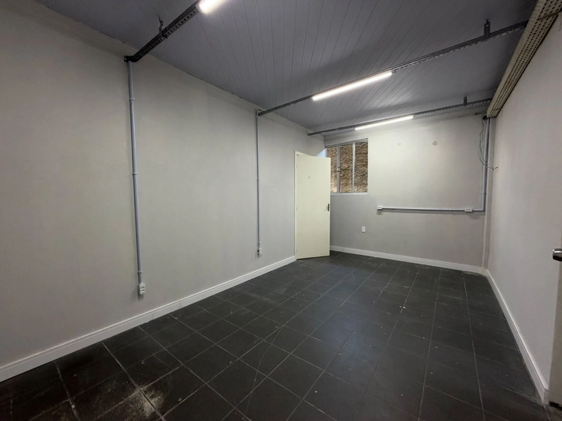 GALPÃO(200m²),PARA LOCAÇÃO,COM ELEVADOR CARGA E DESCARGA,EM BRUSQUE: 8ª foto da galeria de imagens do imóvel