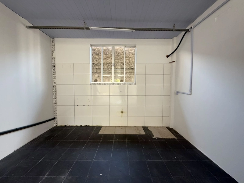 GALPÃO(200m²),PARA LOCAÇÃO,COM ELEVADOR CARGA E DESCARGA,EM BRUSQUE: 7ª foto da galeria de imagens do imóvel