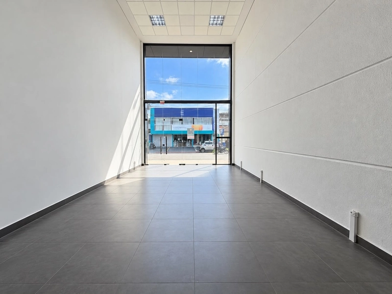 SALA COMERCIAL 120 m²com mezanino,estacionamento-Avenida Otto Renaux!: 2ª foto da galeria de imagens do imóvel