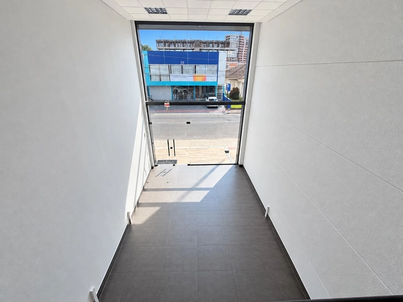 SALA COMERCIAL 120 m²com mezanino,estacionamento-Avenida Otto Renaux!: 3ª foto da galeria de imagens do imóvel