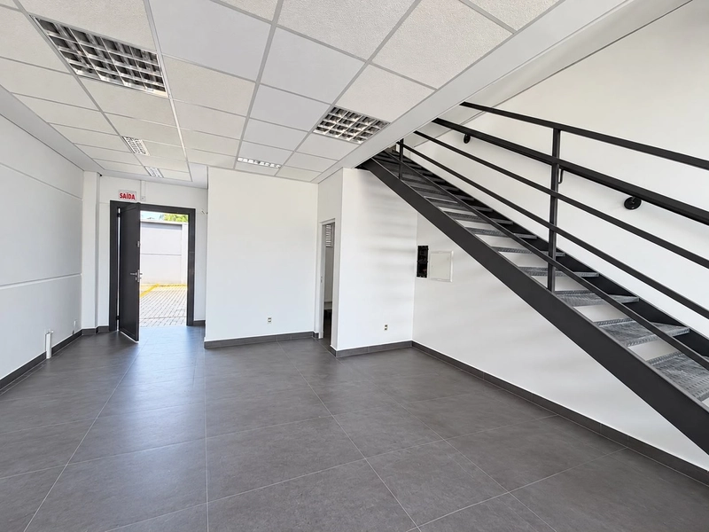 SALA COMERCIAL 120 m²com mezanino,estacionamento-Avenida Otto Renaux!: 5ª foto da galeria de imagens do imóvel