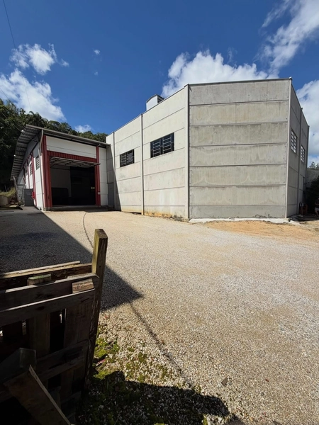 GALPÃO(860m²) PARA LOCAÇÃO,ENERGIA TRIFÁSICA,EM BRUSQUE – SC!: 2ª foto da galeria de imagens do imóvel
