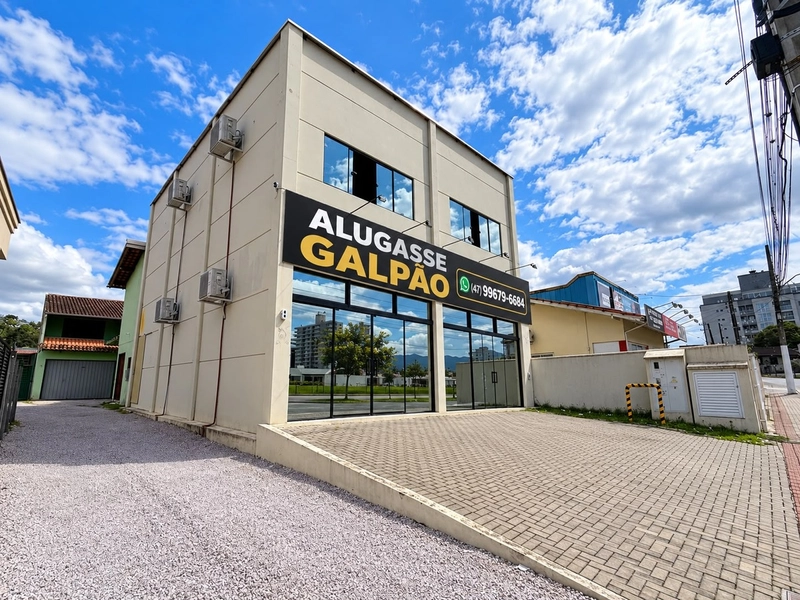 GALPÃO COMERCIAL(260m²)divididos em 2 pisos-Brusque: 2ª foto da galeria de imagens do imóvel