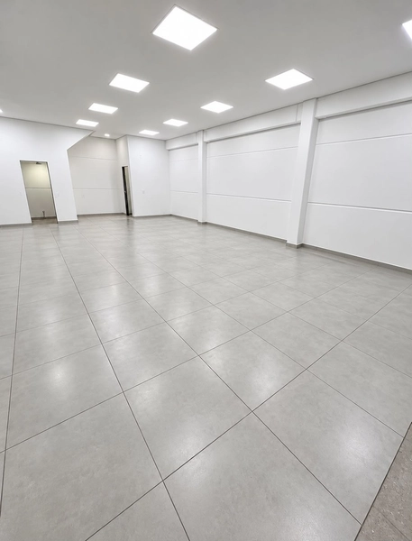 GALPÃO COMERCIAL(260m²)divididos em 2 pisos-Brusque: 3ª foto da galeria de imagens do imóvel