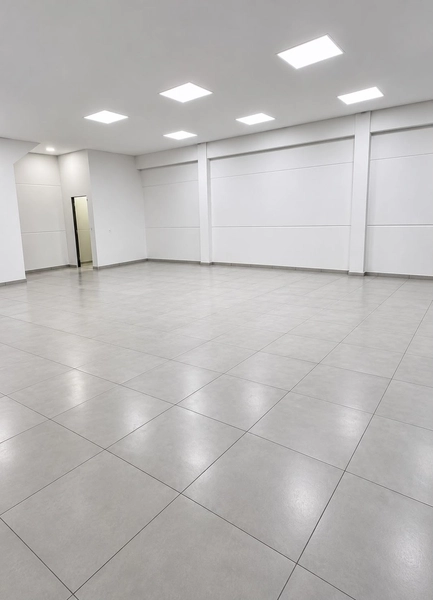GALPÃO COMERCIAL(260m²)divididos em 2 pisos-Brusque: 4ª foto da galeria de imagens do imóvel