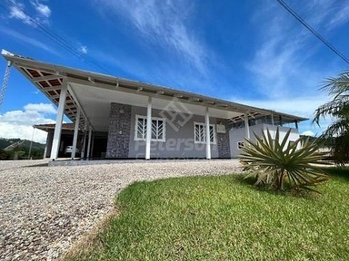 Casa com amplo terreno a venda no Lageado Baixo em Guabiruba-SC: 1ª foto da galeria de imagens do imóvel