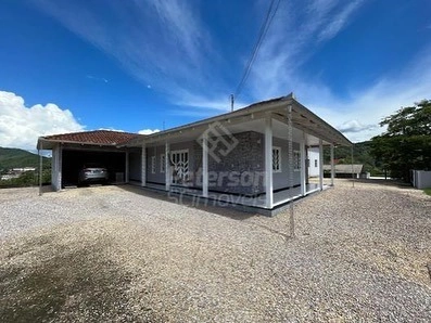Casa com amplo terreno a venda no Lageado Baixo em Guabiruba-SC: 2ª foto da galeria de imagens do imóvel