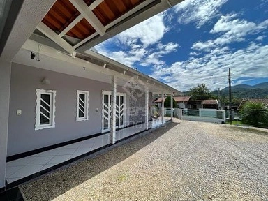 Casa com amplo terreno a venda no Lageado Baixo em Guabiruba-SC: 4ª foto da galeria de imagens do imóvel