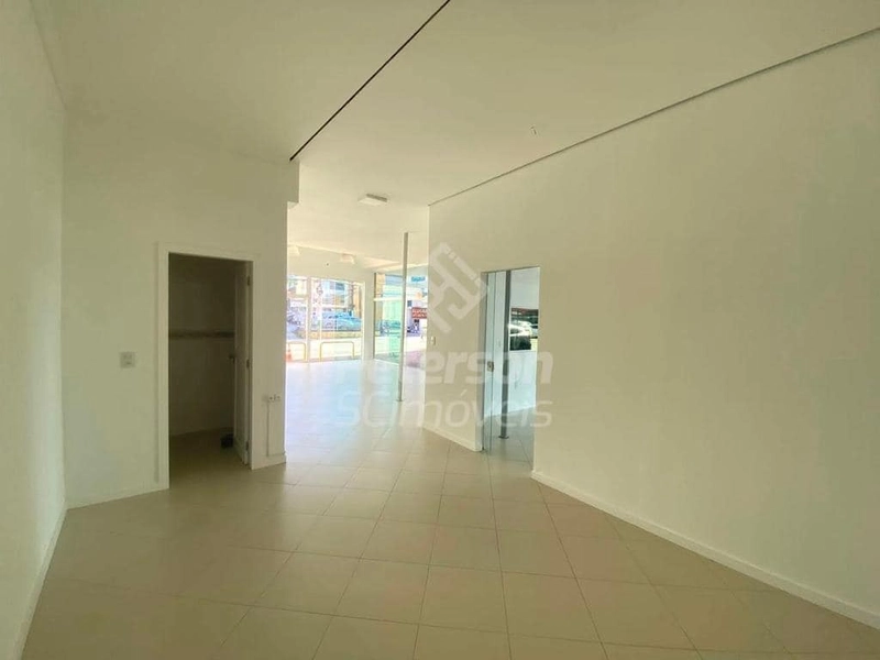 Sala com 130m2 para locação no Centro de Brusque-SC: 5ª foto da galeria de imagens do imóvel