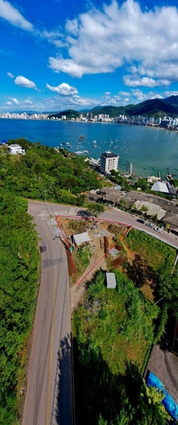 Casa de alto padrão com vista mar e 5 suítes a venda em Itapema-SC: 7ª foto da galeria de imagens do imóvel