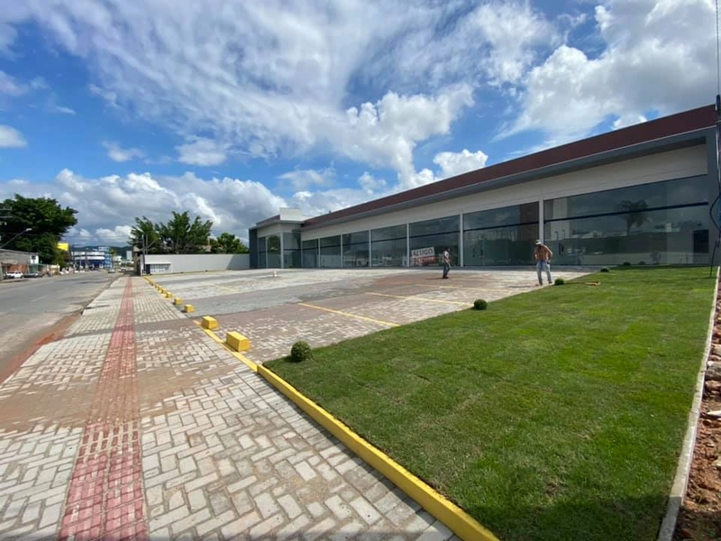 Salas Comerciais para Locação na Rodovia Ivo Silveira, Bairro Steffen: 3ª foto da galeria de imagens do imóvel