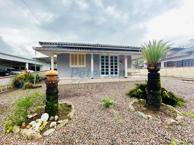 Casa com amplo terreno no Lageado Baixo em Guabiruba: 2ª foto da galeria de imagens do imóvel