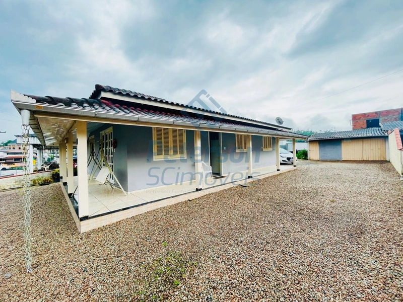 Casa com amplo terreno no Lageado Baixo em Guabiruba: 3ª foto da galeria de imagens do imóvel