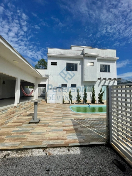 Casa com piscina e área de festas a venda no bairro Aimoré/Guabiruba: 2ª foto da galeria de imagens do imóvel