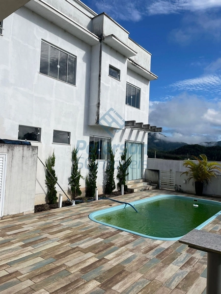 Casa com piscina e área de festas a venda no bairro Aimoré/Guabiruba: 1ª foto da galeria de imagens do imóvel