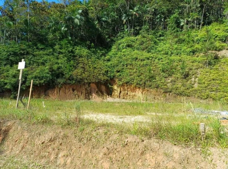 Terreno plano para venda no Bairro Aymore na cidade de Guabiruba-SC: 3ª foto da galeria de imagens do imóvel