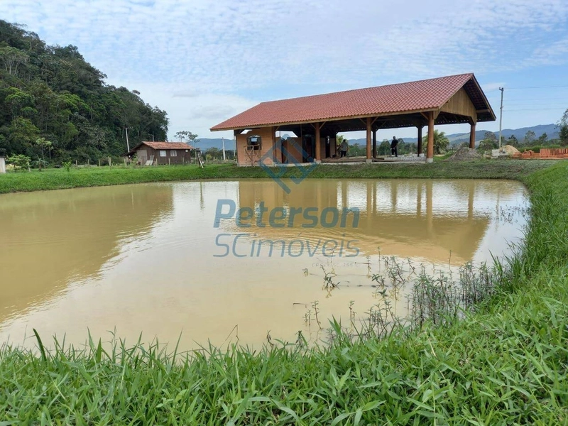 Linda área com rancho localizado no bairro Laranjeiras em Itajaí.: 1ª foto da galeria de imagens do imóvel
