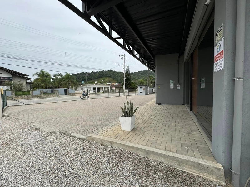 Galpão com 2.240m2, sendo composto por 2 pisos para locação em Brusque: 4ª foto da galeria de imagens do imóvel