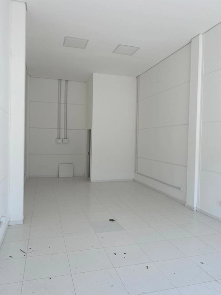 Sala comercial para alugar na Guabiruba Sul: 2ª foto da galeria de imagens do imóvel