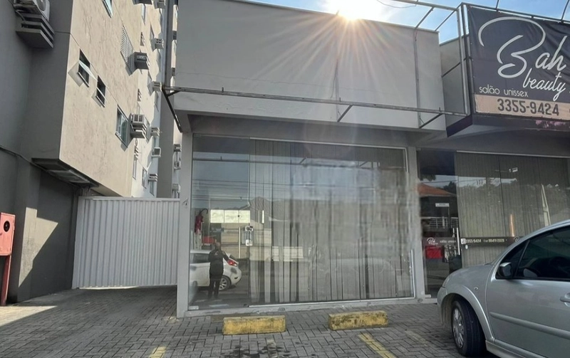 Sala comercial para alugar de frente para geral no bairro Guarani: 1ª foto da galeria de imagens do imóvel