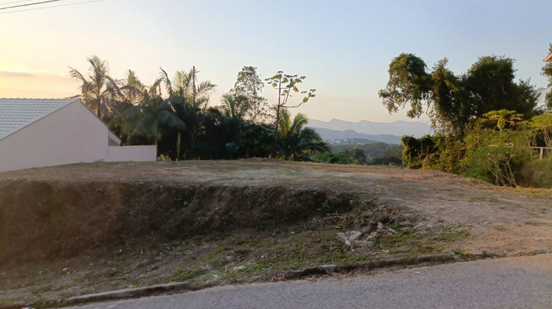 Vende terreno no bairro Souza Cruz com 700m²: 1ª foto da galeria de imagens do imóvel