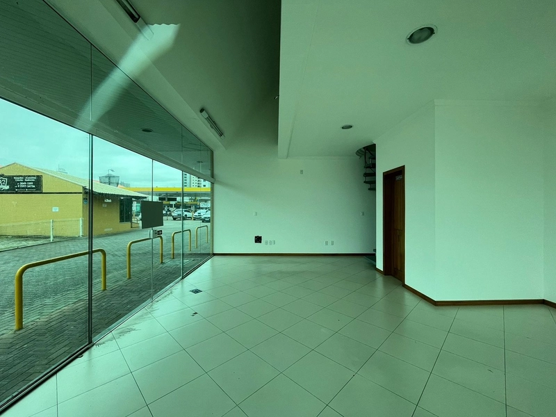 Sala comercial no centro de Brusque: 2ª foto da galeria de imagens do imóvel