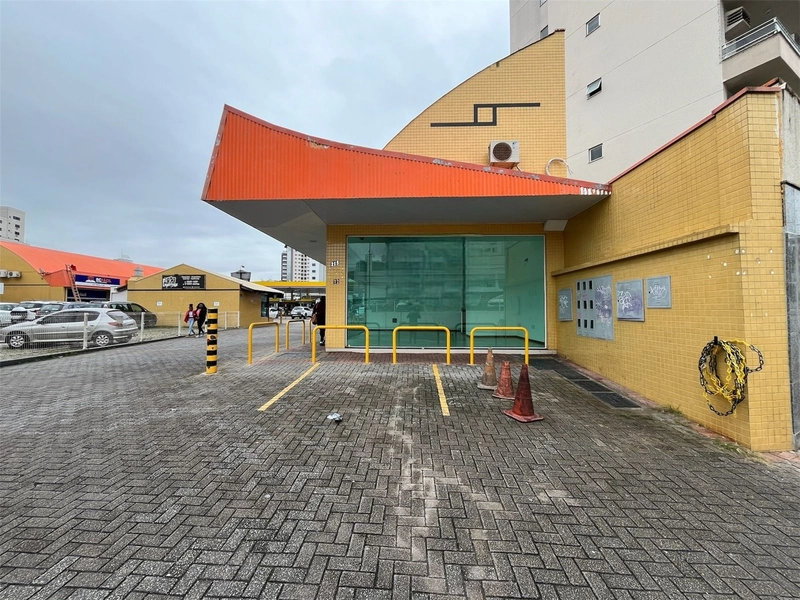 Sala comercial no centro de Brusque: 1ª foto da galeria de imagens do imóvel