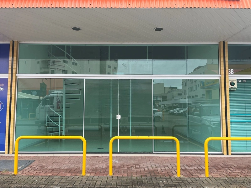 Sala comercial no centro de Brusque: 1ª foto da galeria de imagens do imóvel