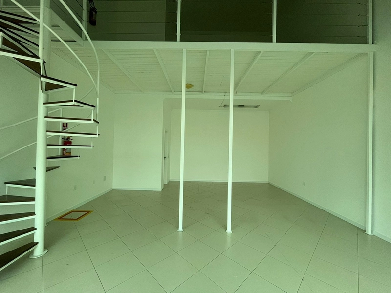 Sala comercial no centro de Brusque: 2ª foto da galeria de imagens do imóvel