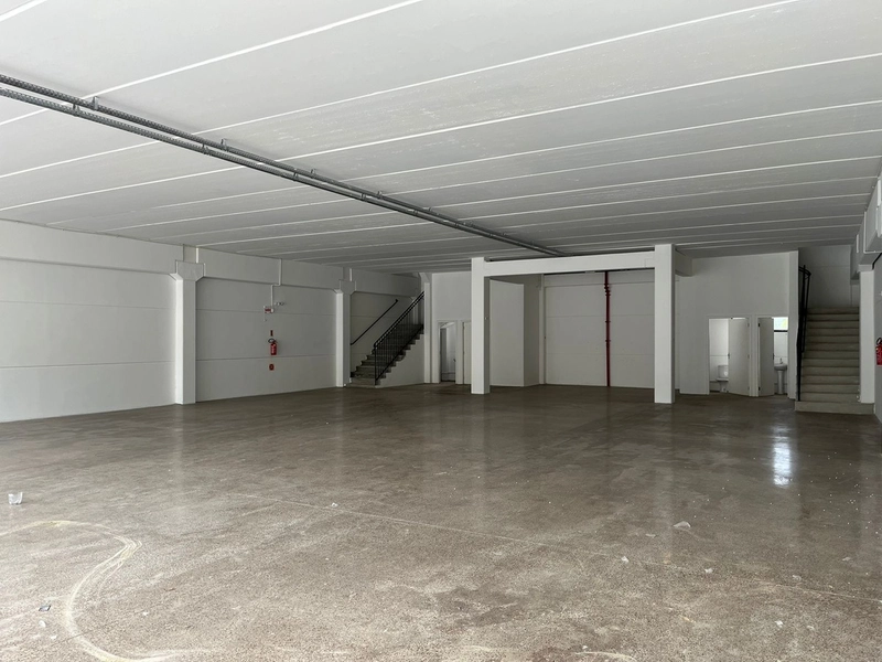 Sala comercial na rodovia Antonio Heil proximo a FIP e STOP SHOP: 3ª foto da galeria de imagens do imóvel