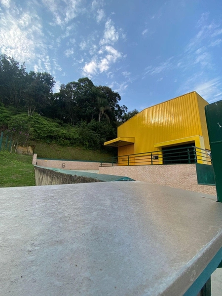 Galpão com 600m² para locação em Brusque: 2ª foto da galeria de imagens do imóvel