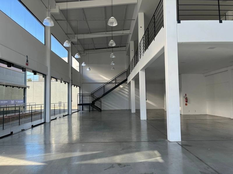 Sala comercial no centro de Brusque: 1ª foto da galeria de imagens do imóvel