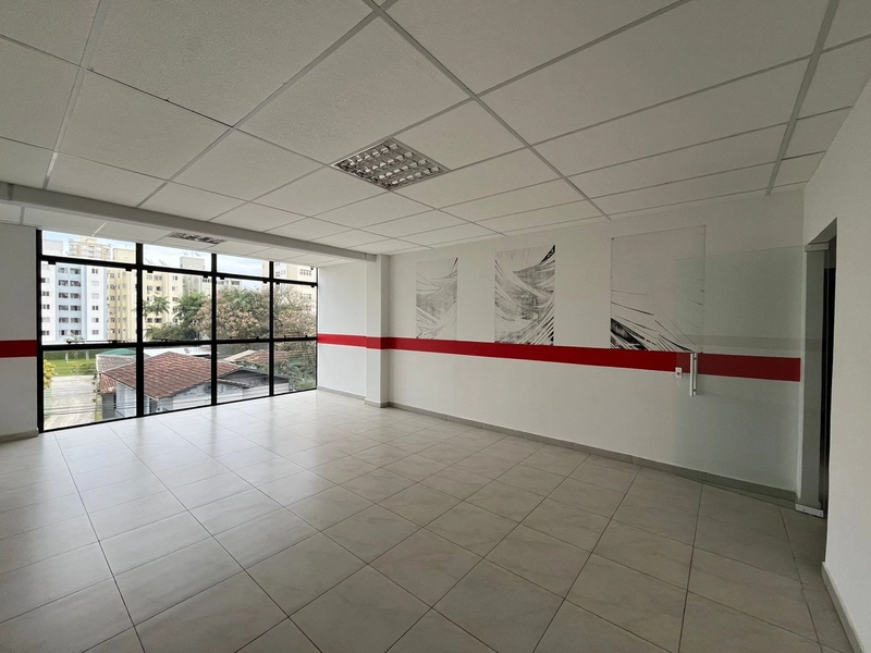 Sala comercial no centro de Brusque: 2ª foto da galeria de imagens do imóvel
