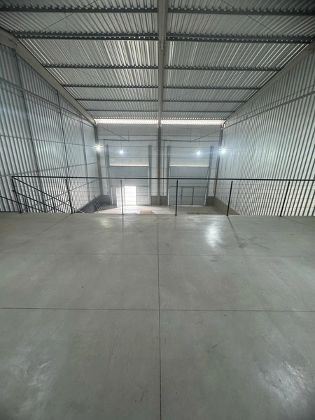 Galpão com 370m²com amplo pátio para locação em Brusque - SC: 2ª foto da galeria de imagens do imóvel